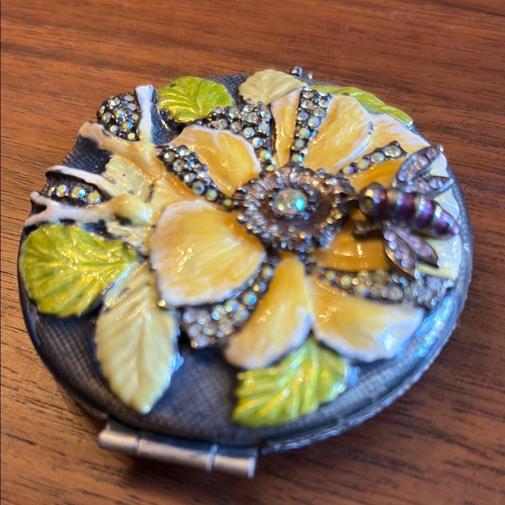 Jay Strongwater Bee Double Mirror Compact Flower Crystal EUC